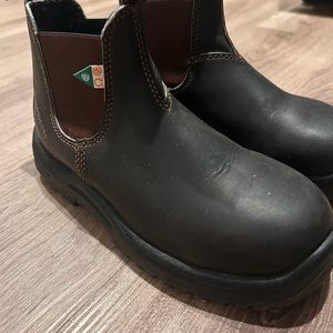Steel toe blundstones
